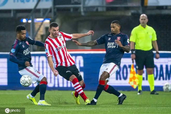 在这个位置 在这个位置